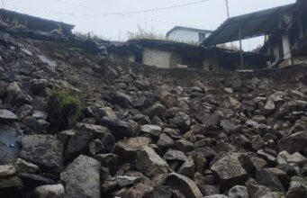 द्रोणागिरी में भूस्खलन से कई मकान खतरे की जद में