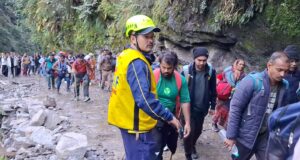 चीड़बासा स्लाइडिंग जोन में SDRF ने संभाला मोर्चा, 9 हजार यात्रियों को कराया सुरक्षित पार