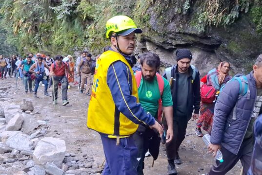 चीड़बासा स्लाइडिंग जोन में SDRF ने संभाला मोर्चा, 9 हजार यात्रियों को कराया सुरक्षित पार