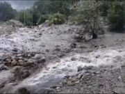 लगातार बारिश से बढ़ी मुश्किलें, मंडल-बैरागना के पास मलबा आने से गोपेश्वर-ऊखीमठ मार्ग बंद