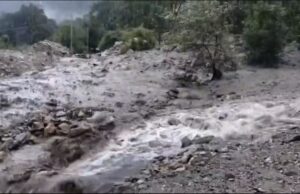 लगातार बारिश से बढ़ी मुश्किलें, मंडल-बैरागना के पास मलबा आने से गोपेश्वर-ऊखीमठ मार्ग बंद