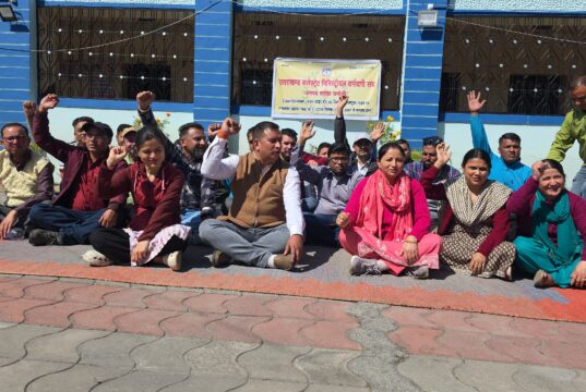 कलेक्ट्रेट मिनिस्टीरियल कर्मचारियों की लंबित मांगों के निराकरण की मांग,