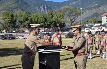 गोपेश्वर में पुलिस स्मृति दिवस पर शहीद जवानों को दी श्रद्धांजलि