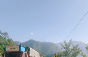देवलीबगड़ बैंड के पास भीषण सड़क हादसा, ट्रक ने बस और कार को मारी टक्कर