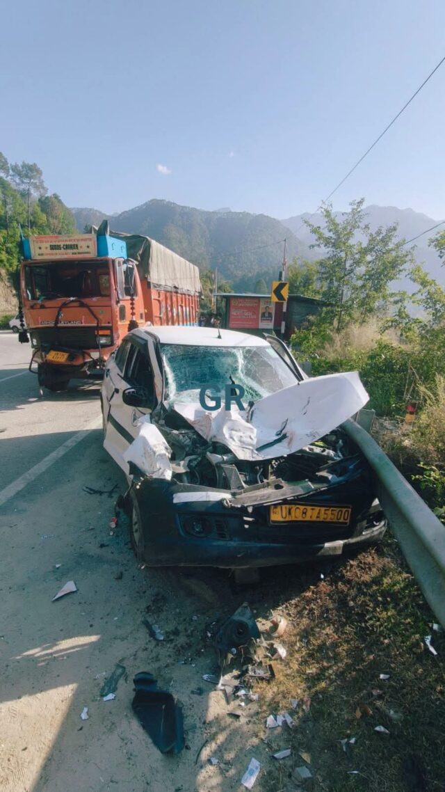 देवलीबगड़ बैंड के पास भीषण सड़क हादसा, ट्रक ने बस और कार को मारी टक्कर