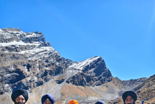 हेमकुण्ड साहिब में एसपी ने परखी सुरक्षा व्यवस्था, श्रद्धालुओं से लिया फीडबैक, ड्यूटी कर रहे जवानों का बढ़ाया हौसला
