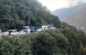 मानसून के बाद चारधाम यात्रा ने पकड़ी रफ्तार, बद्रीनाथ हाईवे पर बढ़ा यातायात दबाव