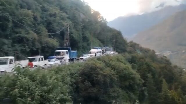 मानसून के बाद चारधाम यात्रा ने पकड़ी रफ्तार, बद्रीनाथ हाईवे पर बढ़ा यातायात दबाव