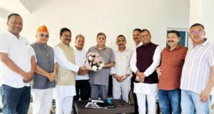 चमोली में मेडिकल कॉलेज खोलने की मांग, भाजपा प्रतिनिधिमंडल ने सौंपा ज्ञापन