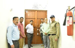अपर जिलाधिकारी ने किया ईवीएम वेयर हाउस का मासिक निरीक्षण