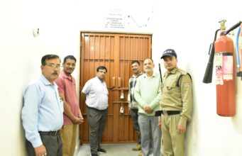 अपर जिलाधिकारी ने किया ईवीएम वेयर हाउस का मासिक निरीक्षण