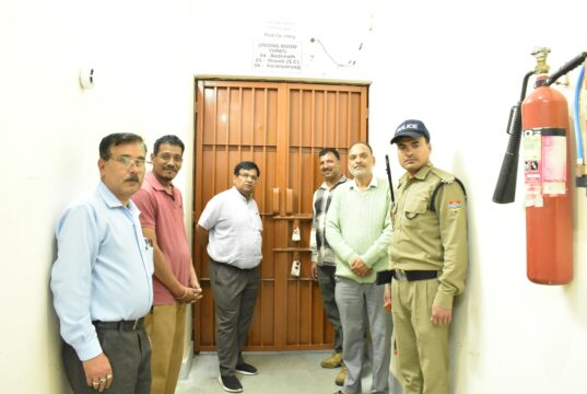 अपर जिलाधिकारी ने किया ईवीएम वेयर हाउस का मासिक निरीक्षण
