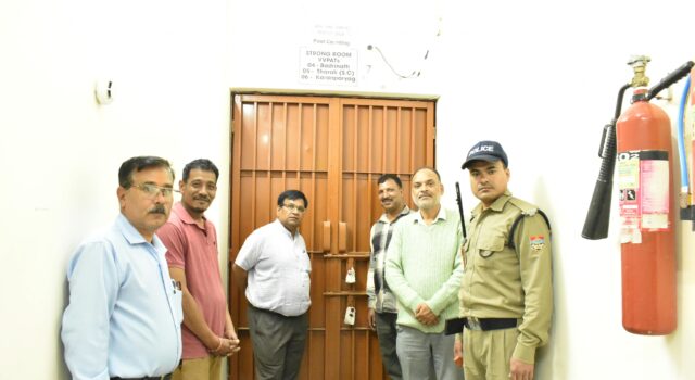 अपर जिलाधिकारी ने किया ईवीएम वेयर हाउस का मासिक निरीक्षण