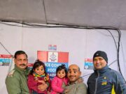 भीड़ में बिछड़ी चार वर्षीय बच्ची, चमोली पुलिस ने माता-पिता से मिलाया