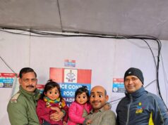 भीड़ में बिछड़ी चार वर्षीय बच्ची, चमोली पुलिस ने माता-पिता से मिलाया