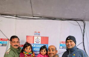 भीड़ में बिछड़ी चार वर्षीय बच्ची, चमोली पुलिस ने माता-पिता से मिलाया