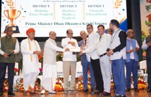 प्रधानमंत्री धन-धान्य कृषि योजना के तहत फसल विविधीकरण में उत्कृष्ट कार्यों के लिए चमोली सम्मानित