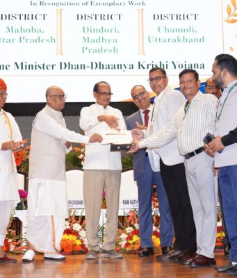 प्रधानमंत्री धन-धान्य कृषि योजना के तहत फसल विविधीकरण में उत्कृष्ट कार्यों के लिए चमोली सम्मानित