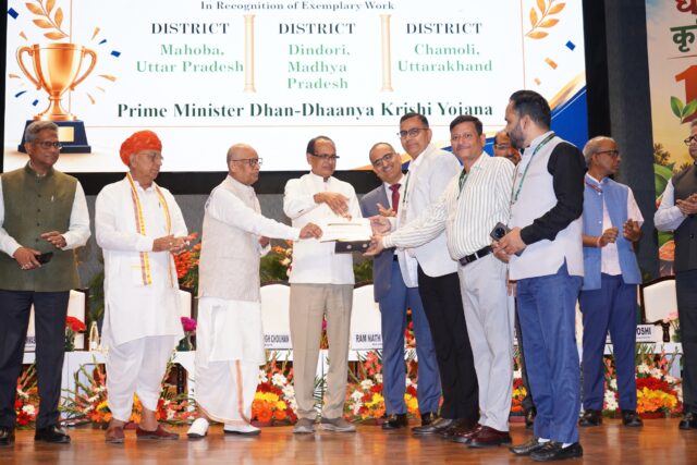 प्रधानमंत्री धन-धान्य कृषि योजना के तहत फसल विविधीकरण में उत्कृष्ट कार्यों के लिए चमोली सम्मानित