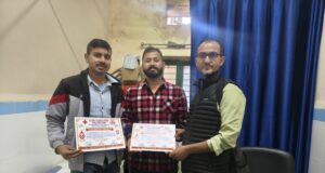 कर्णप्रयाग अस्पताल में पैथोलॉजिस्ट और संसाधनों की कमी से बढ़ी परेशानी, 40 किमी दूर से पहुंचे परिजन