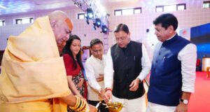 विकसित उत्तराखंड के संवाद में चमके चमोली के दो चेहरे, हर्बल उत्पादों से लेकर औषधीय खेती तक बनाई पहचान