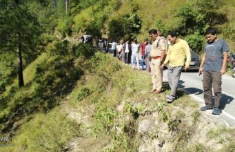 बालगंगा नदी में गिरी सेंट्रो कार, एक युवक की मौत, दूसरा लापता