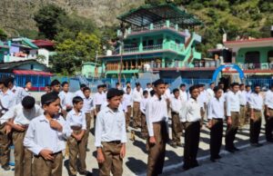 विजयादशमी पर राष्ट्रीय स्वयंसेवक संघ ने स्थापना के 100 वर्ष पूरे होने पर किया पथ संचलन