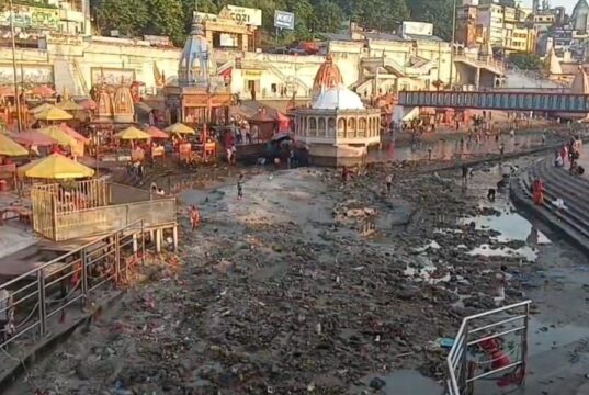 हरिद्वार में हरकी पैड़ी 18 दिन जलविहीन, गंगनहर की वार्षिक बंदी से श्रद्धालु निराश