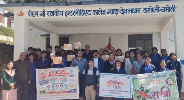 विद्यालयों में कार्यक्रम आयोजित कर बाल अधिकारों और साइबर सुरक्षा की दी जानकारी