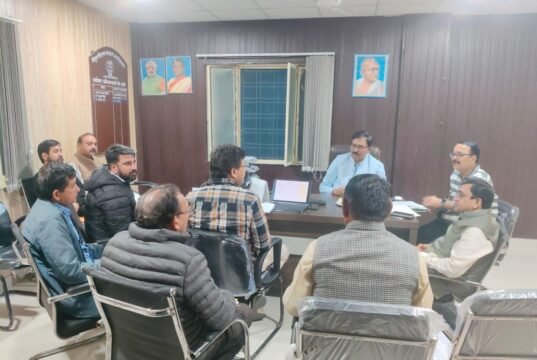 रात 1:30 बजे तक चली यूपीसीएल एमडी की समीक्षा बैठक, राजस्व वसूली और उपभोक्ता सेवाओं में लापरवाही पर सख्ती