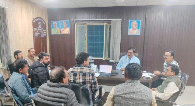 रात 1:30 बजे तक चली यूपीसीएल एमडी की समीक्षा बैठक, राजस्व वसूली और उपभोक्ता सेवाओं में लापरवाही पर सख्ती