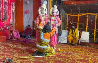 रविग्राम रामलीला में सीता स्वयंवर का भव्य मंचन, श्रीराम ने तोड़ा शिव धनुष तो माता सीता ने पहनाई वरमाला