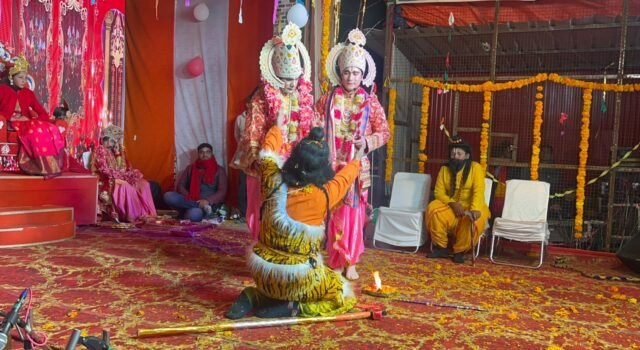 रविग्राम रामलीला में सीता स्वयंवर का भव्य मंचन, श्रीराम ने तोड़ा शिव धनुष तो माता सीता ने पहनाई वरमाला