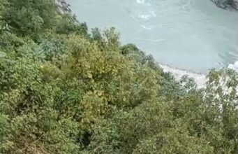 चंडीगढ़ से रुद्रप्रयाग जा रही वैगनआर कार गहरी खाई में गिरी, चालक सहित दो लोगों की मृत्यु, तीन घायल