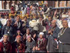बदरीनाथ धाम में घृत कंबल की परंपरा का निर्वहन, माणा के मोल्फा परिवार ने भेंट किया ऊनी लबादा और देसी घी